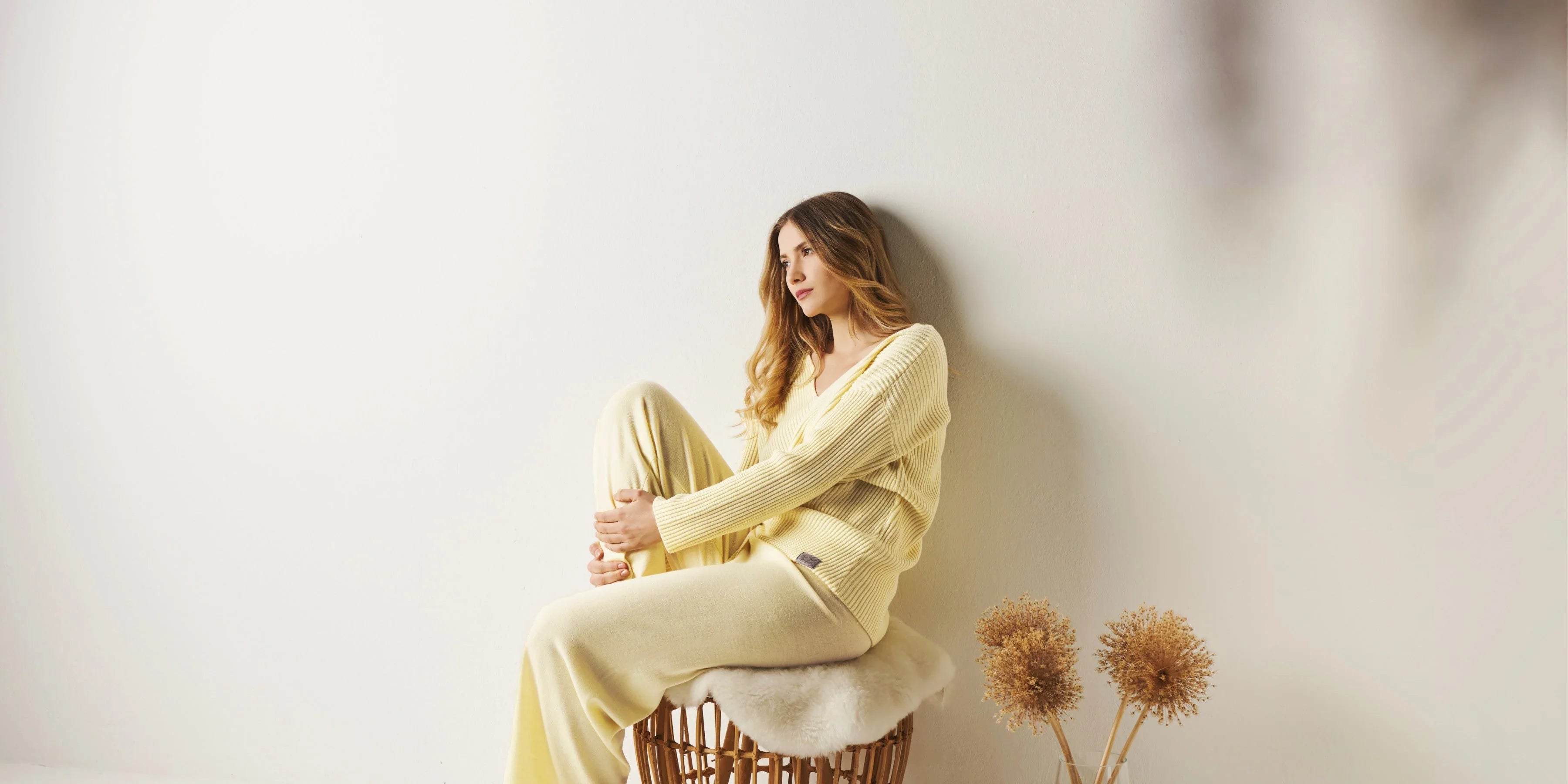 Designer's Choice: Zitronengelber Strick-Zweiteiler aus Merinowolle