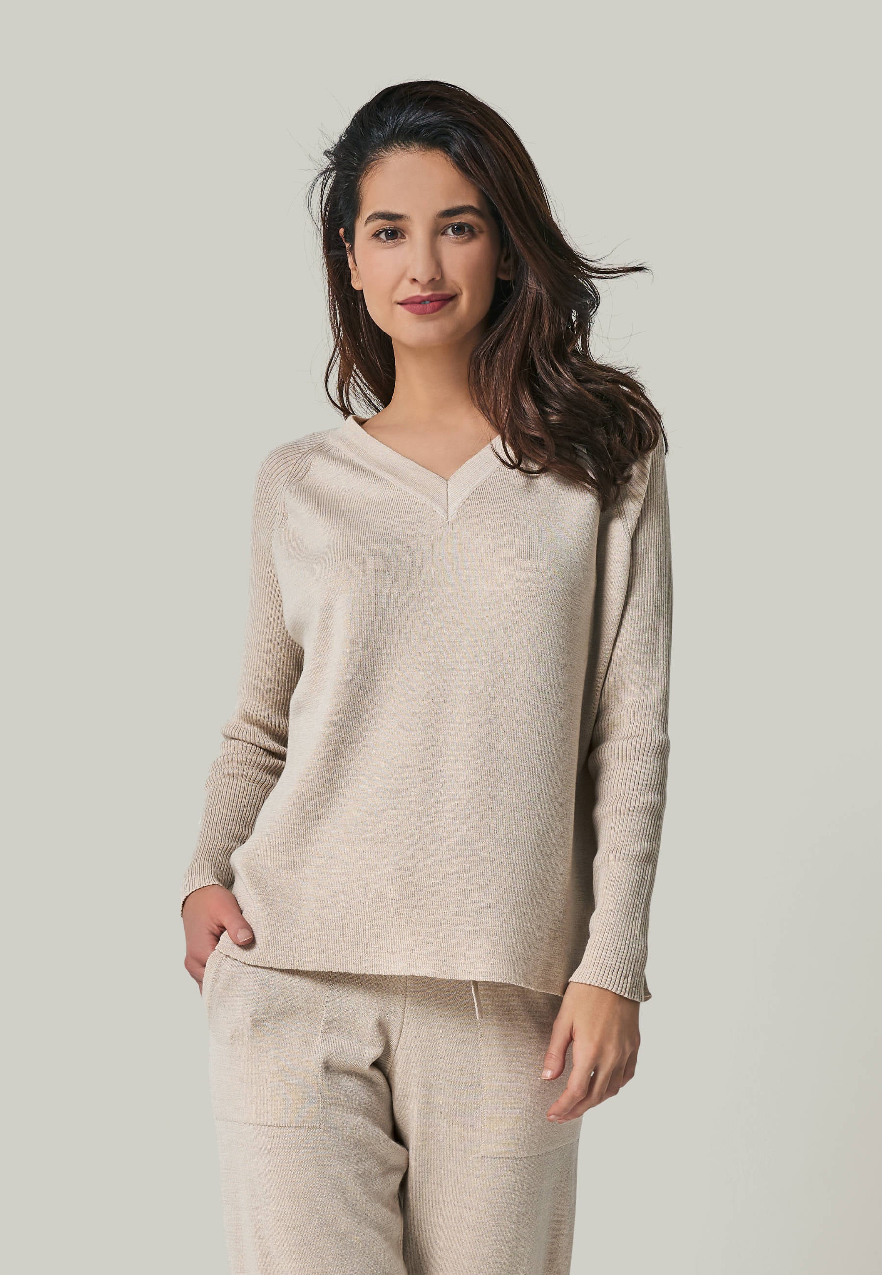 Dünner V-Pullover aus Feinstrick mit Langarm für Damen Beige