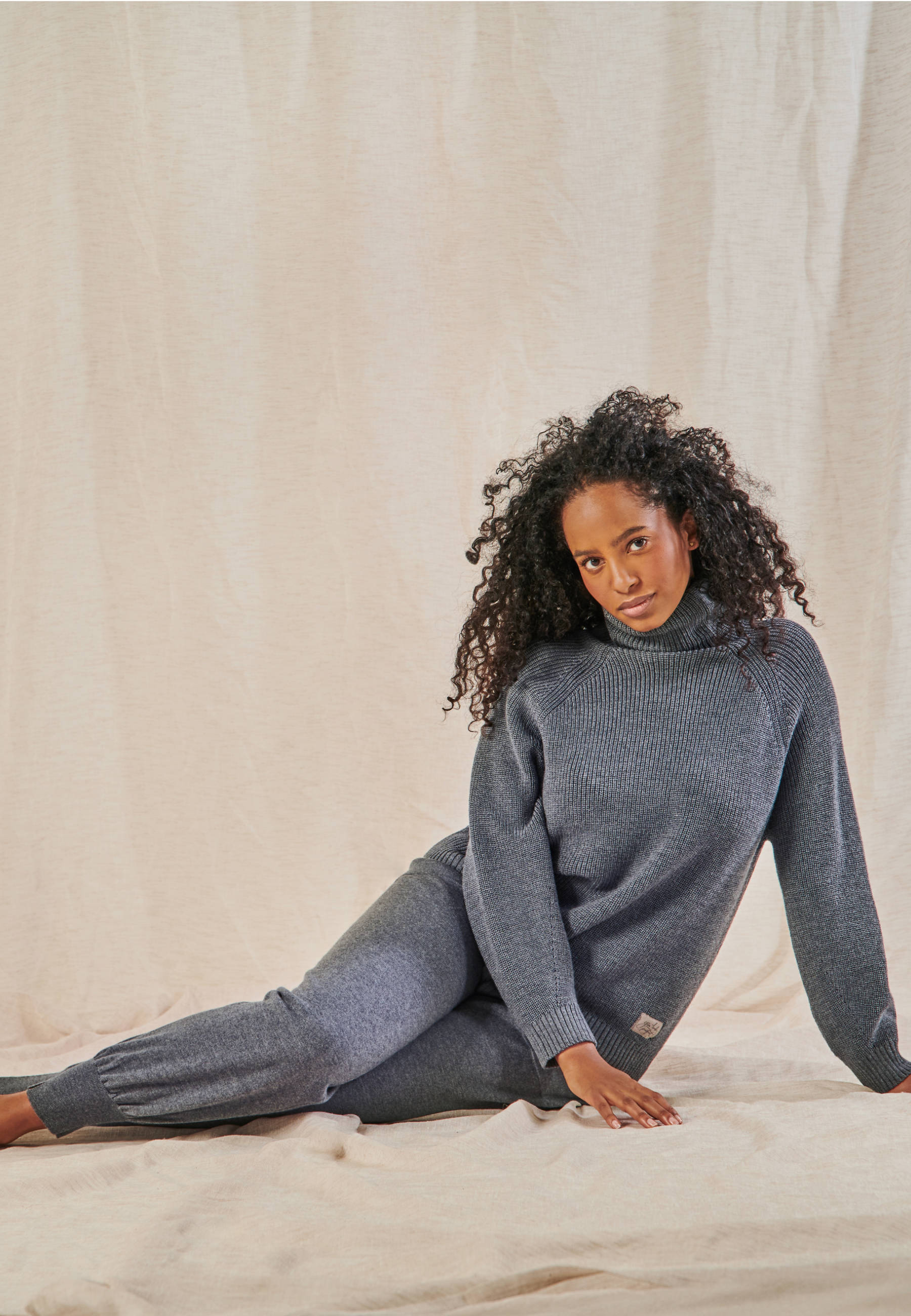 PULLOVER EVE - Stylish mock neck sweater