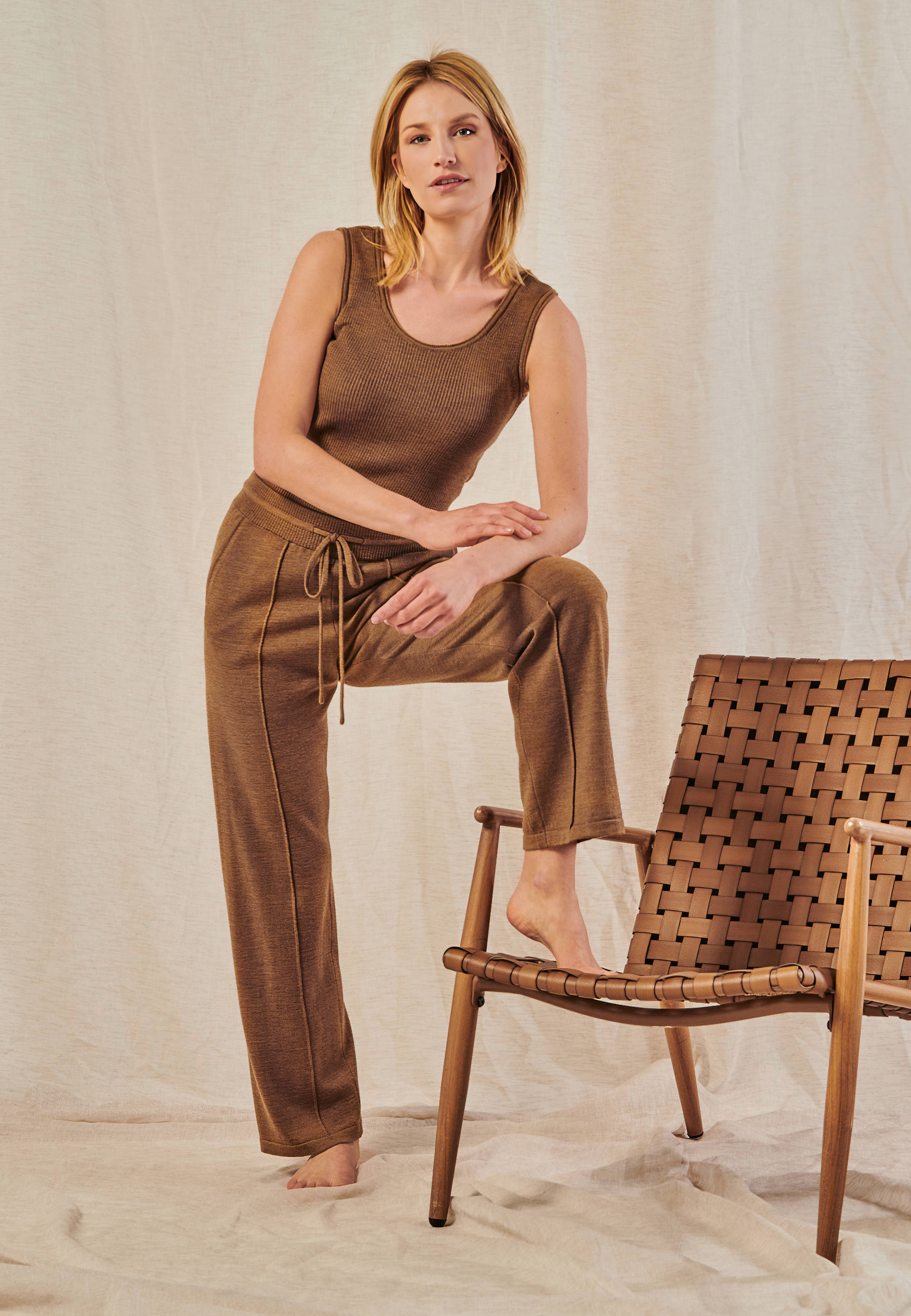PANTS ELISA - Elegant knitted trousers with piping