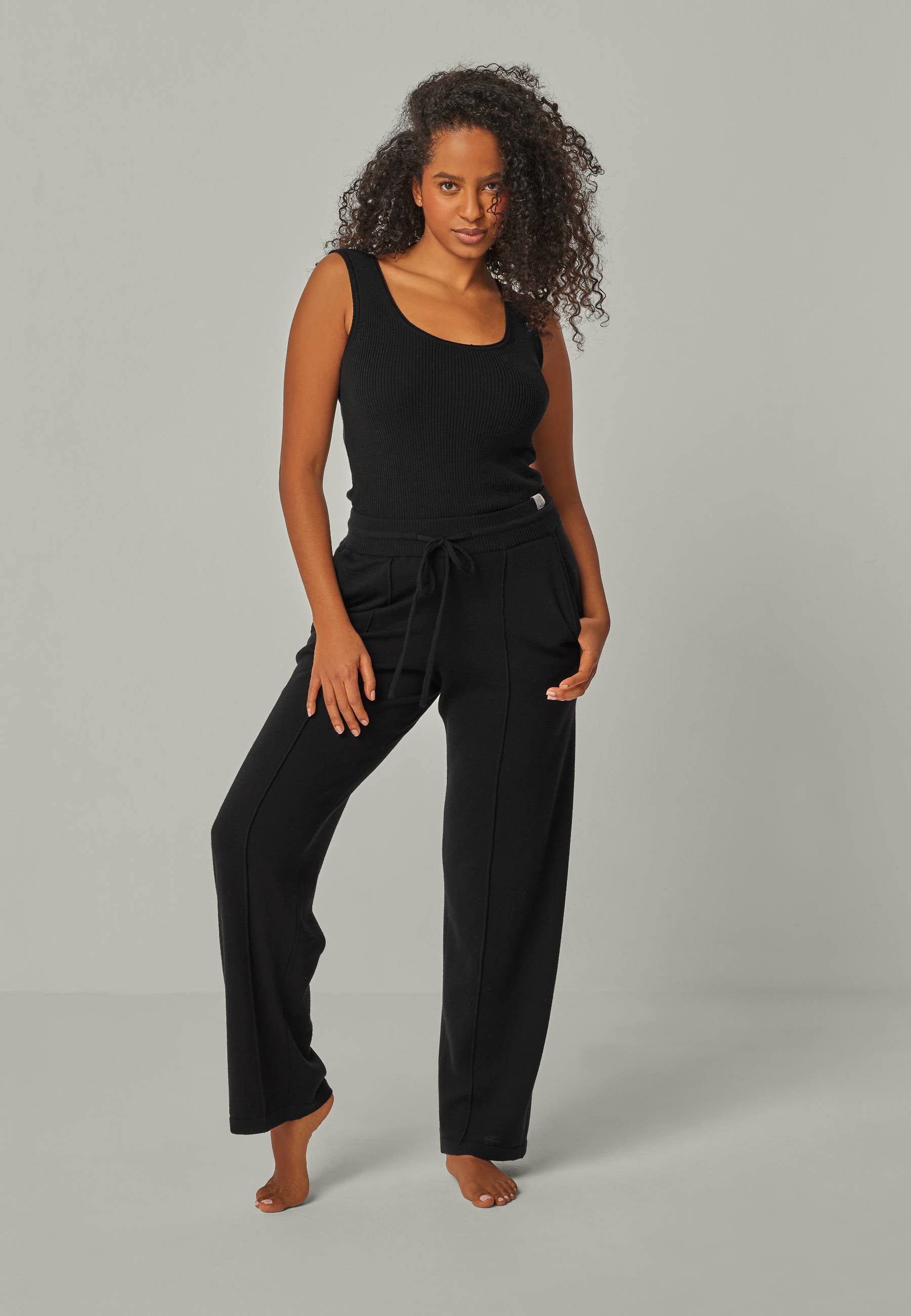 PANTS ELISA - Elegant knitted trousers with piping