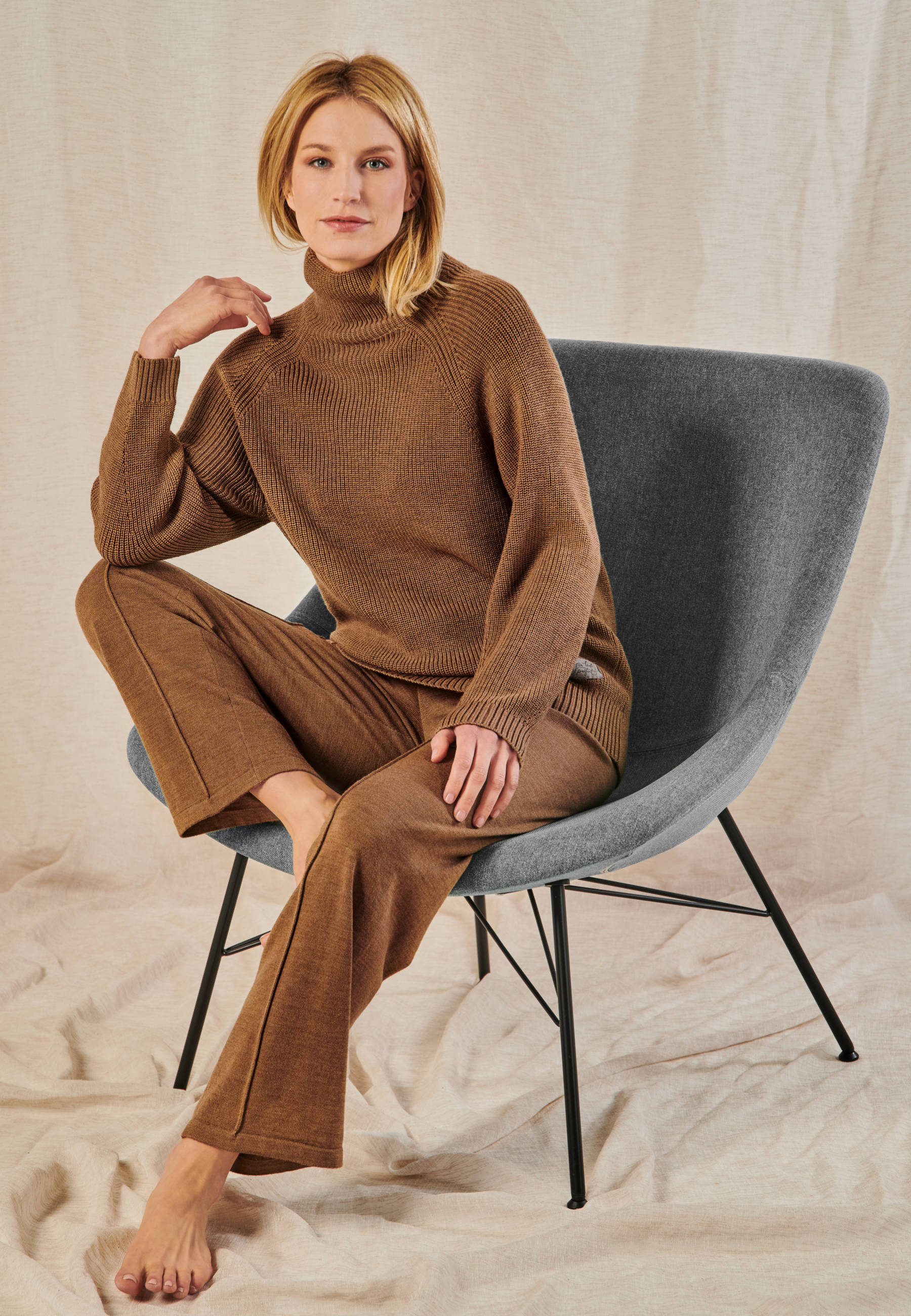 PANTS ELISA - Elegant knitted trousers with piping
