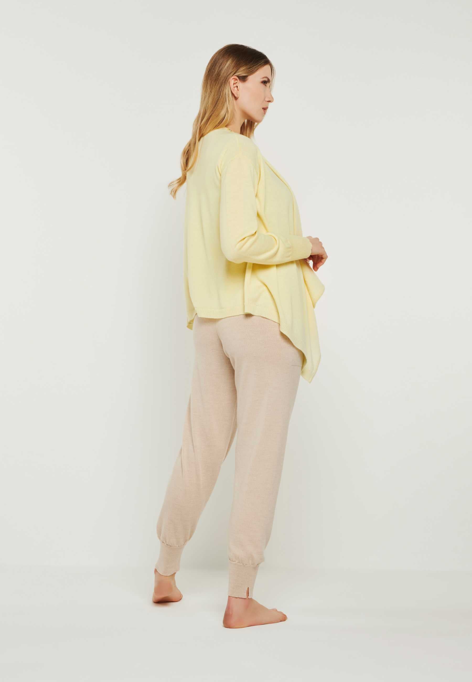 Homewear Set aus Wickelcardigan BELLA in zitronengelb und Loungepants in beige