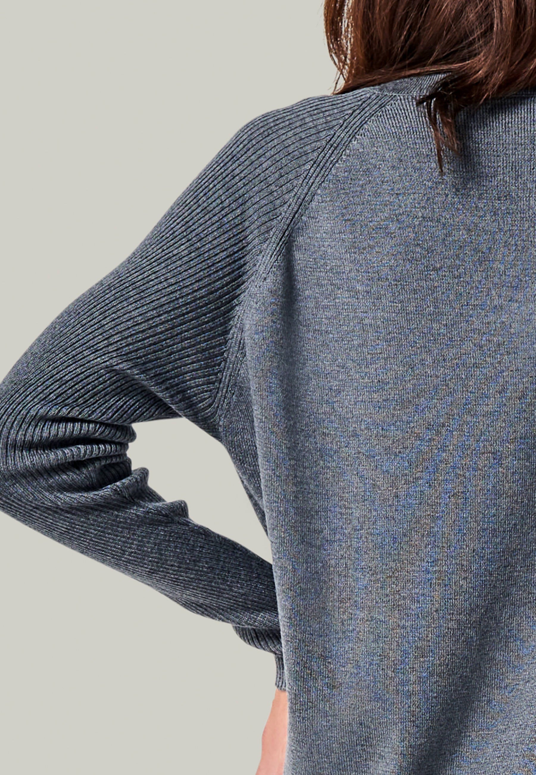 PULLOVER DORINA - Merino sweater with V-neck