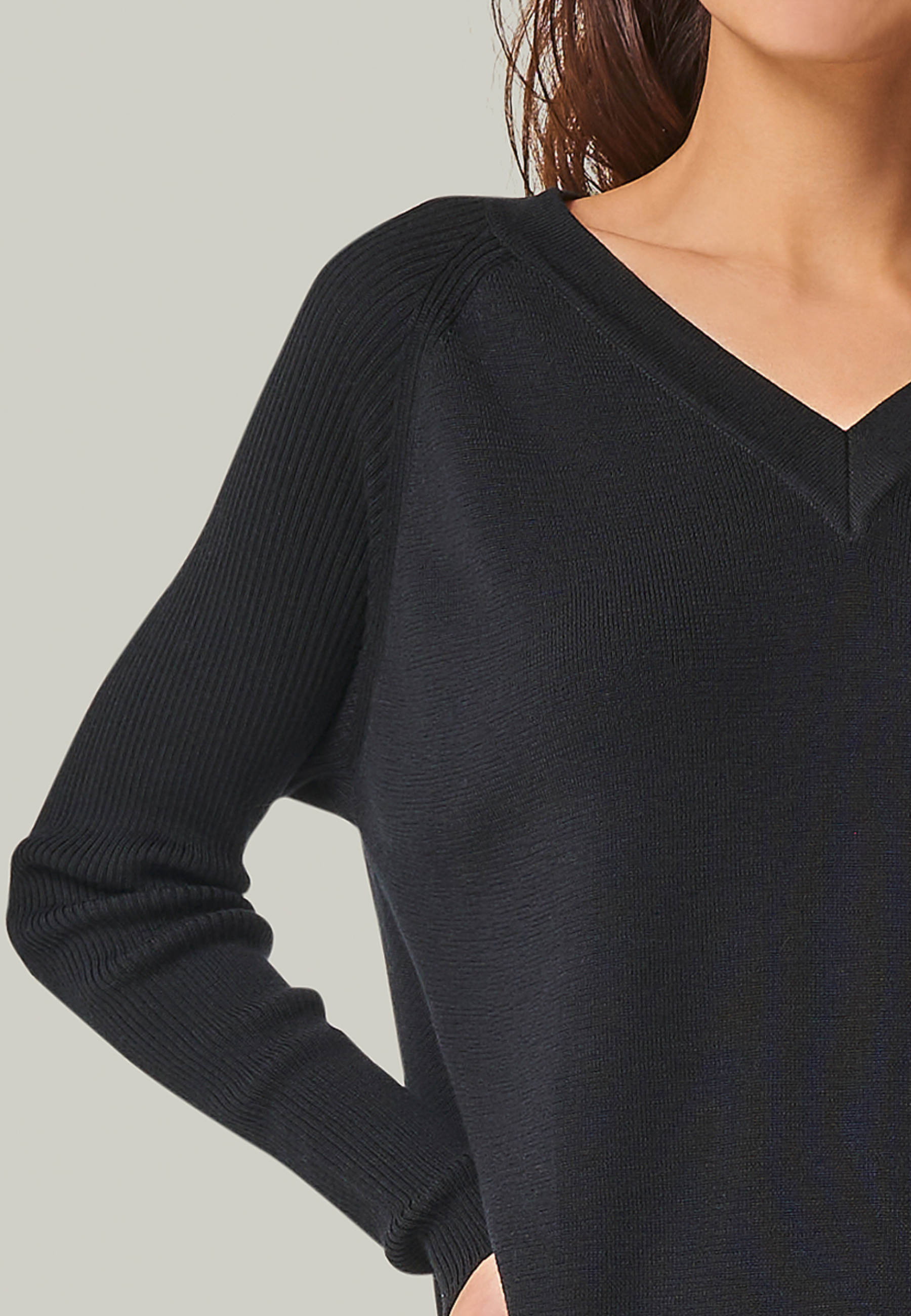 PULLOVER DORINA - Merino sweater with V-neck