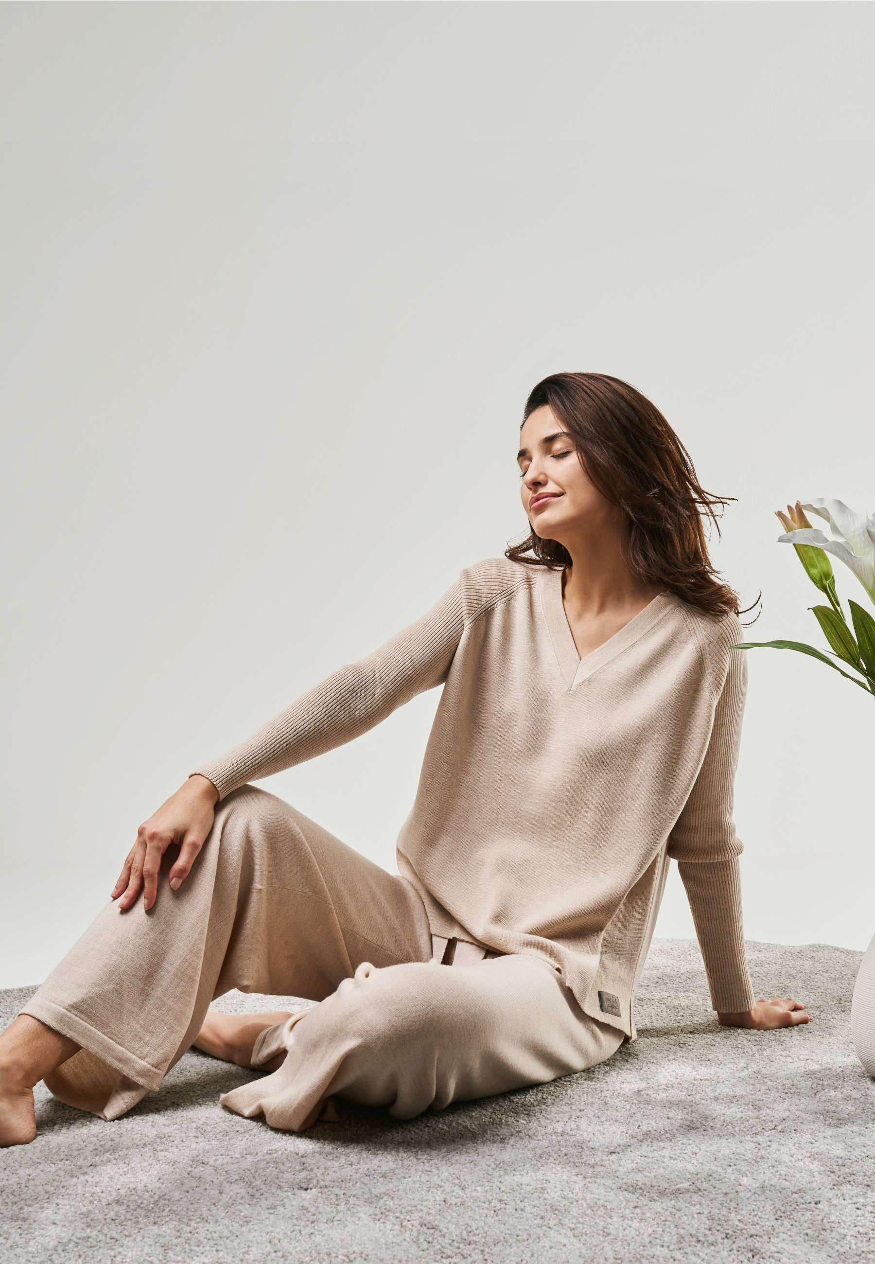 PULLOVER DORINA - Merino sweater with V-neck
