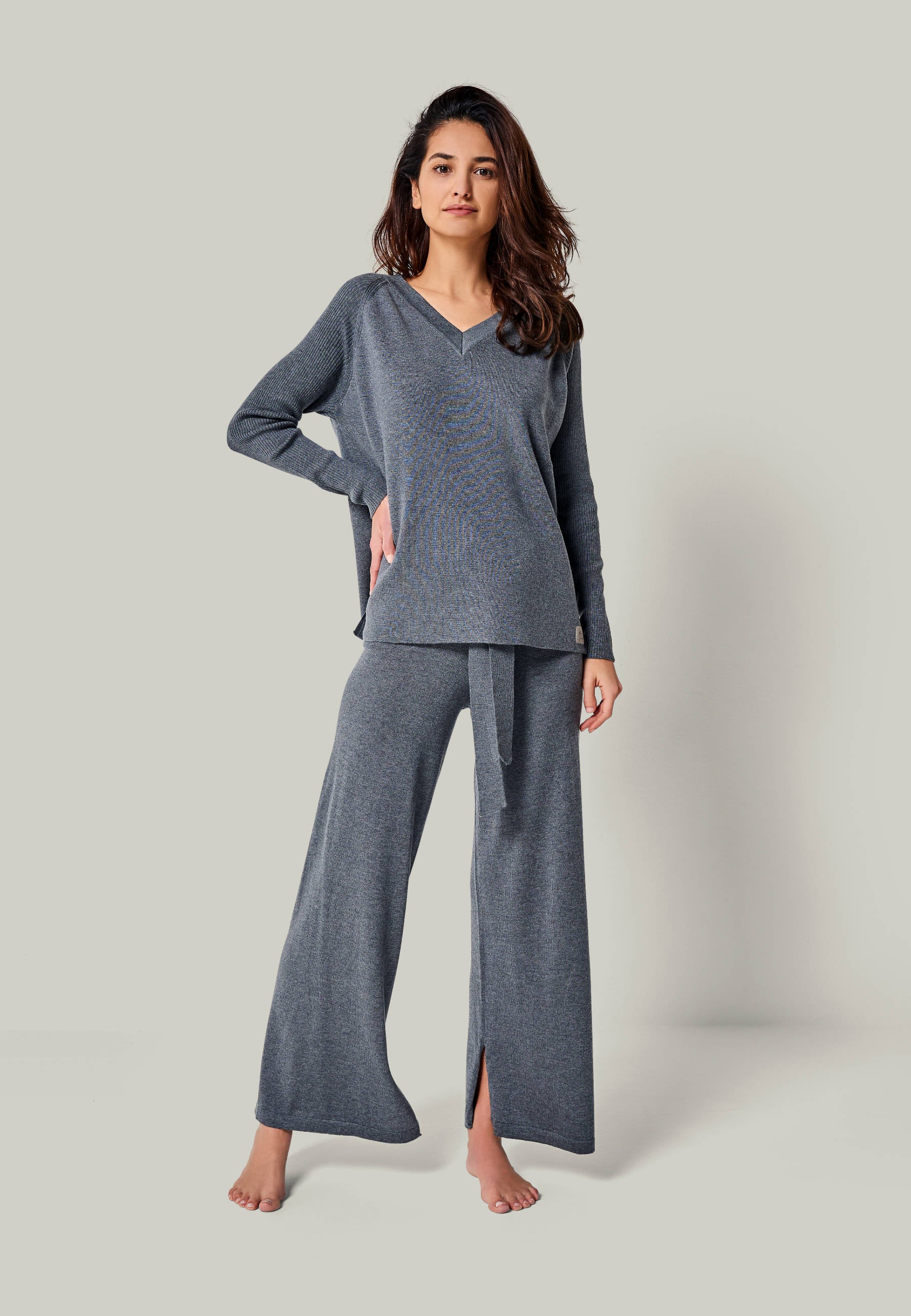 PULLOVER DORINA - Merino sweater with V-neck