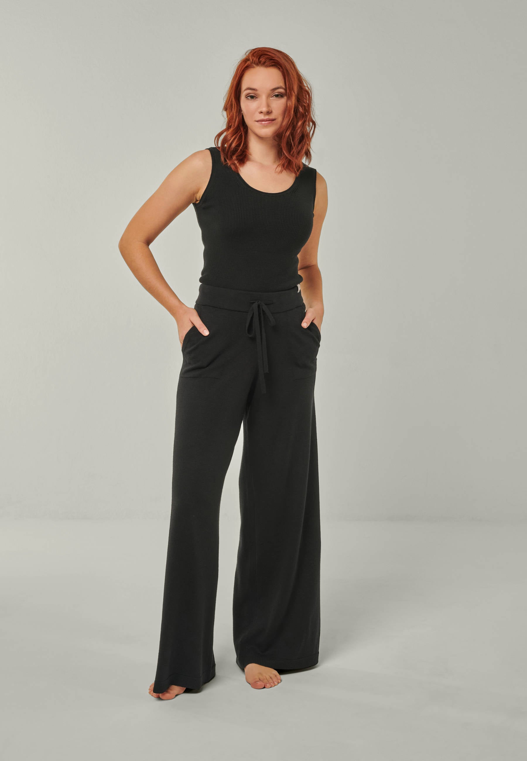 PANTS FRIDA - Wide knitted pants with pockets