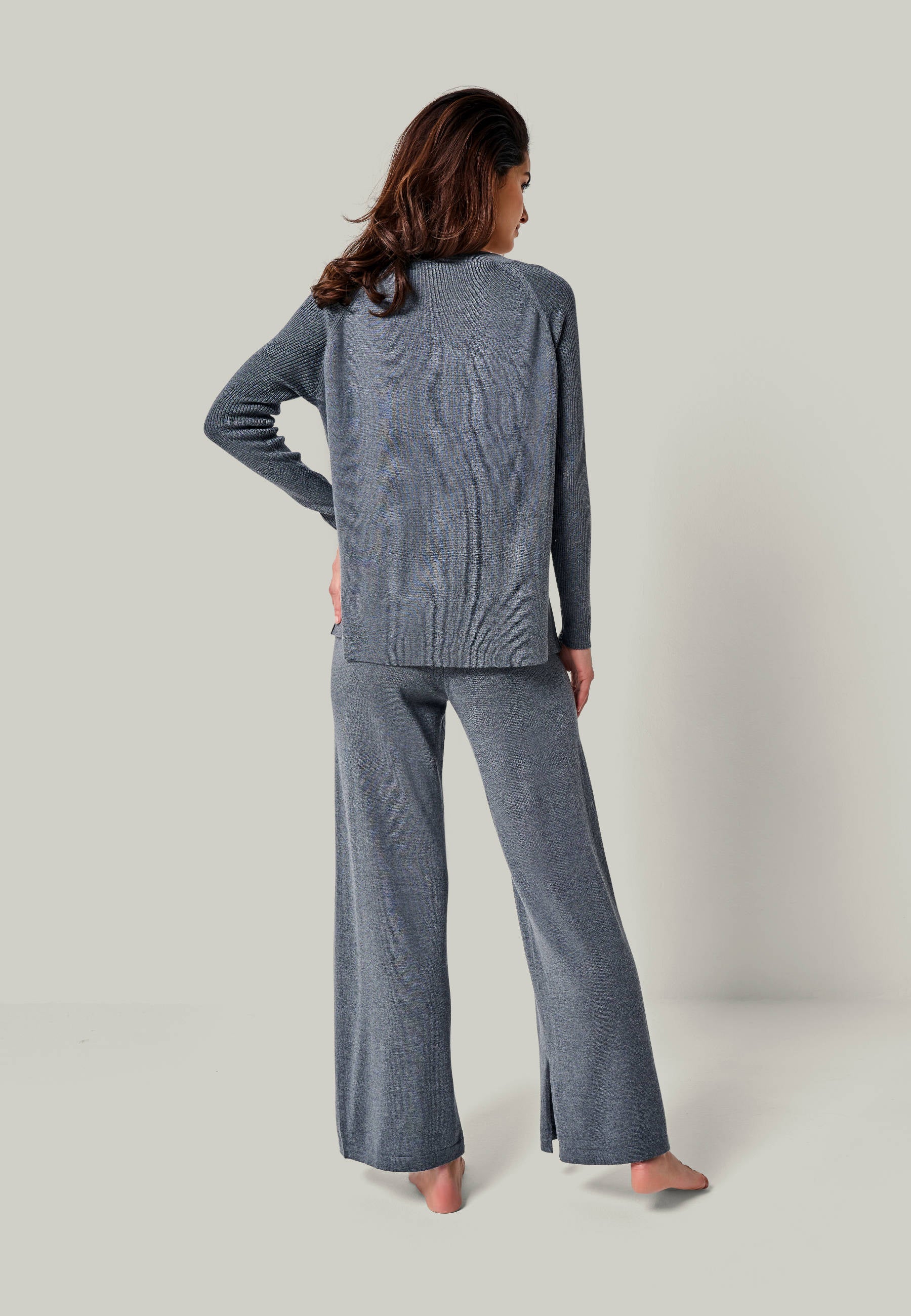 PULLOVER DORINA - Merino sweater with V-neck