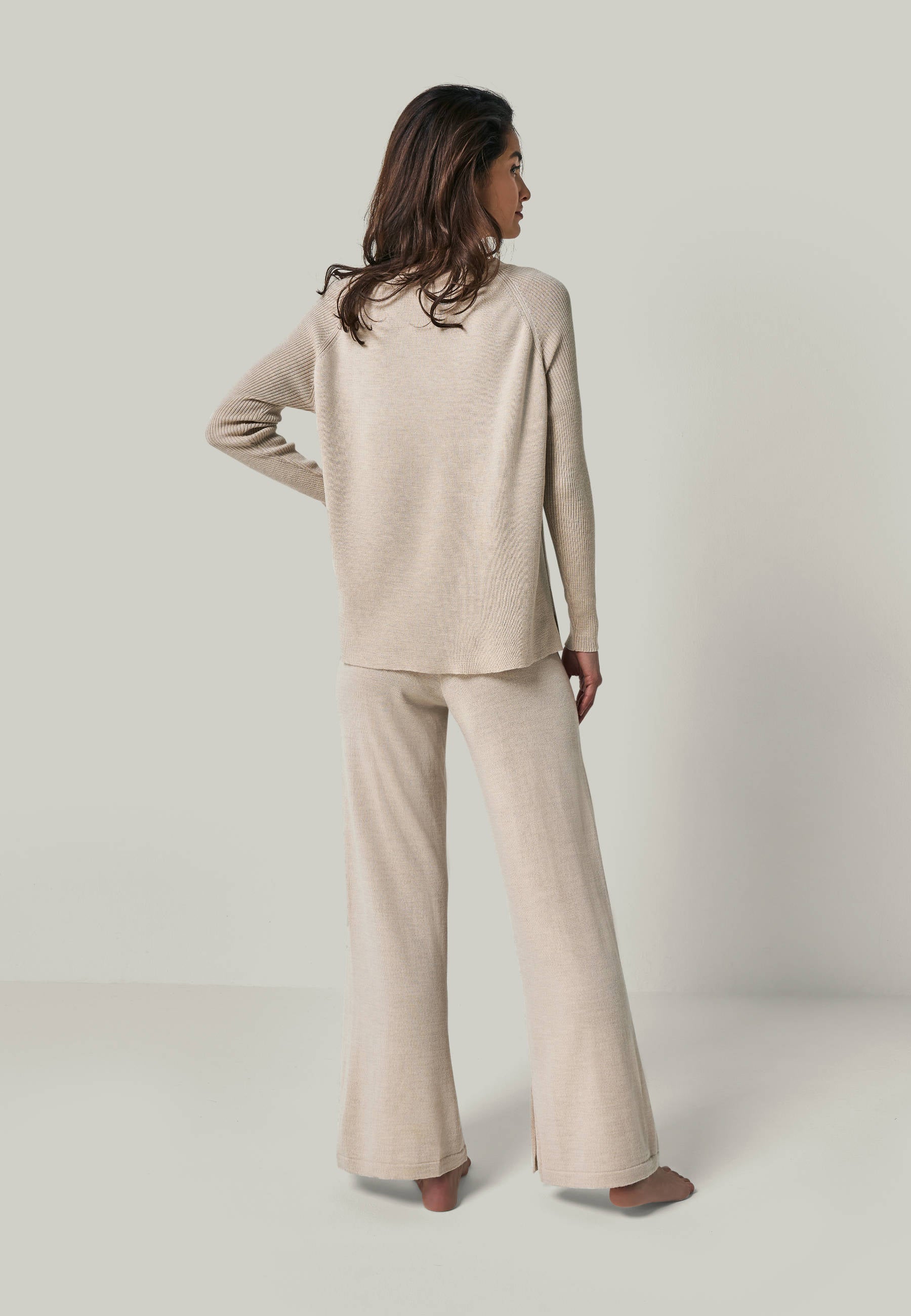 PULLOVER DORINA - Merino sweater with V-neck