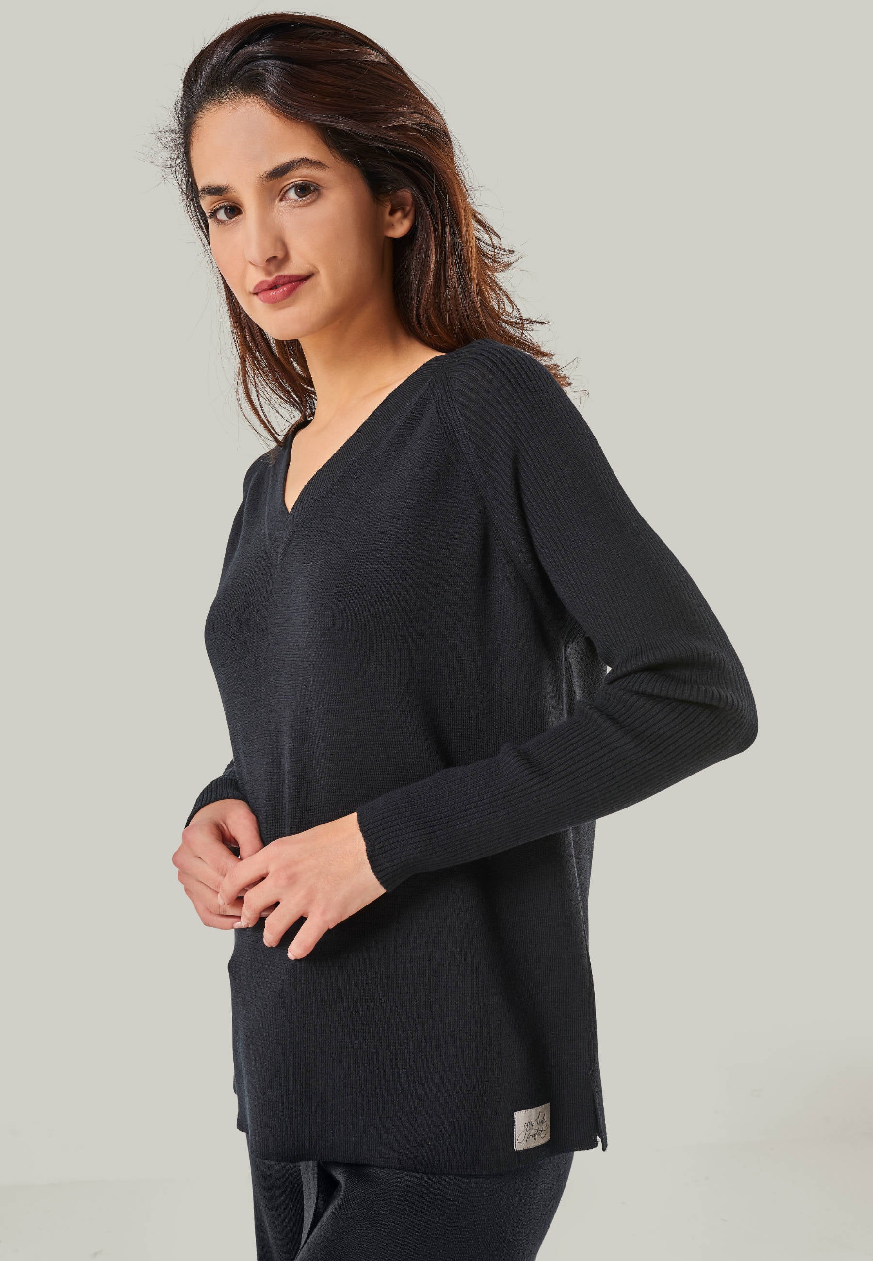 PULLOVER DORINA - Merino sweater with V-neck
