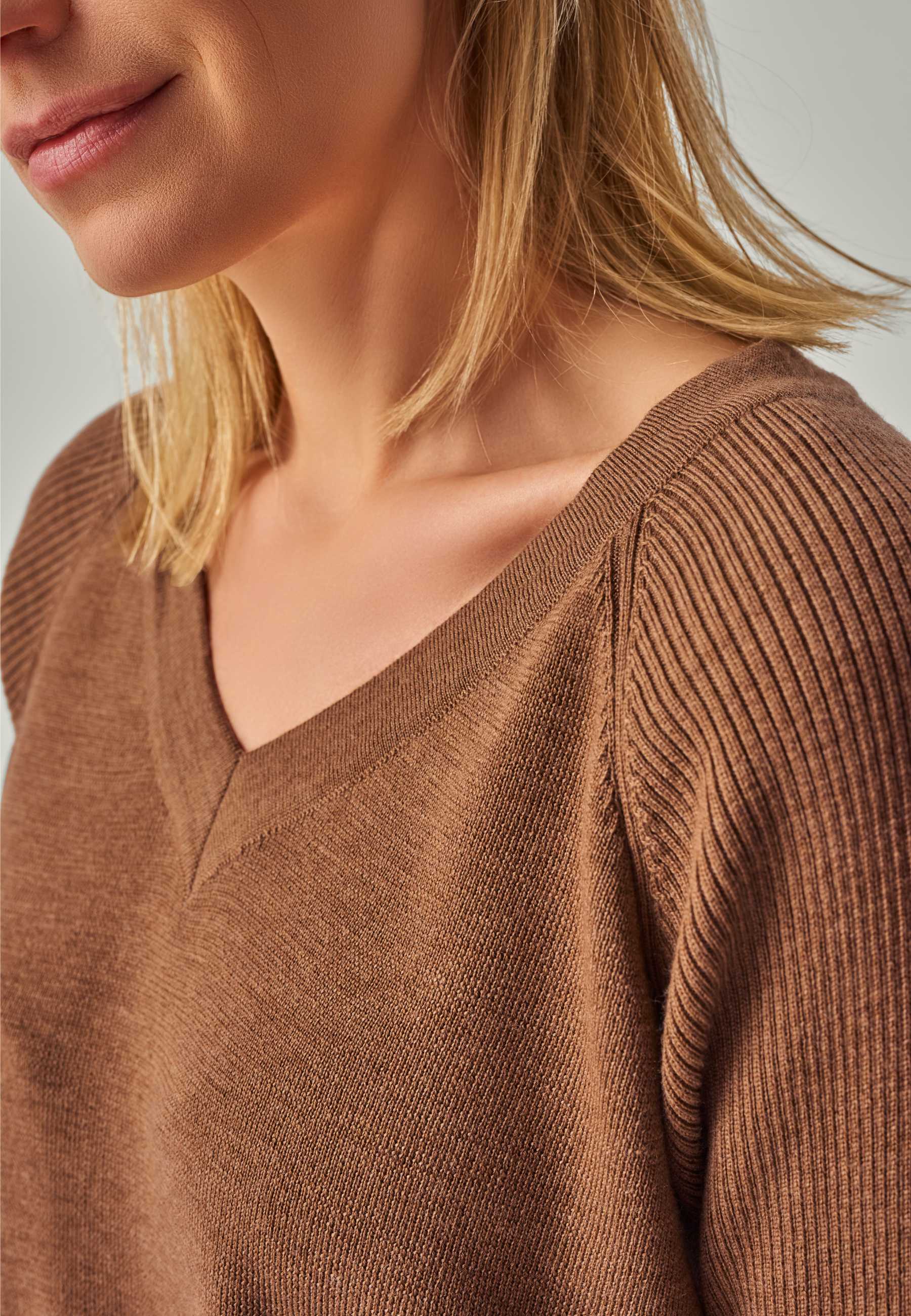 PULLOVER DORINA - Merino sweater with V-neck