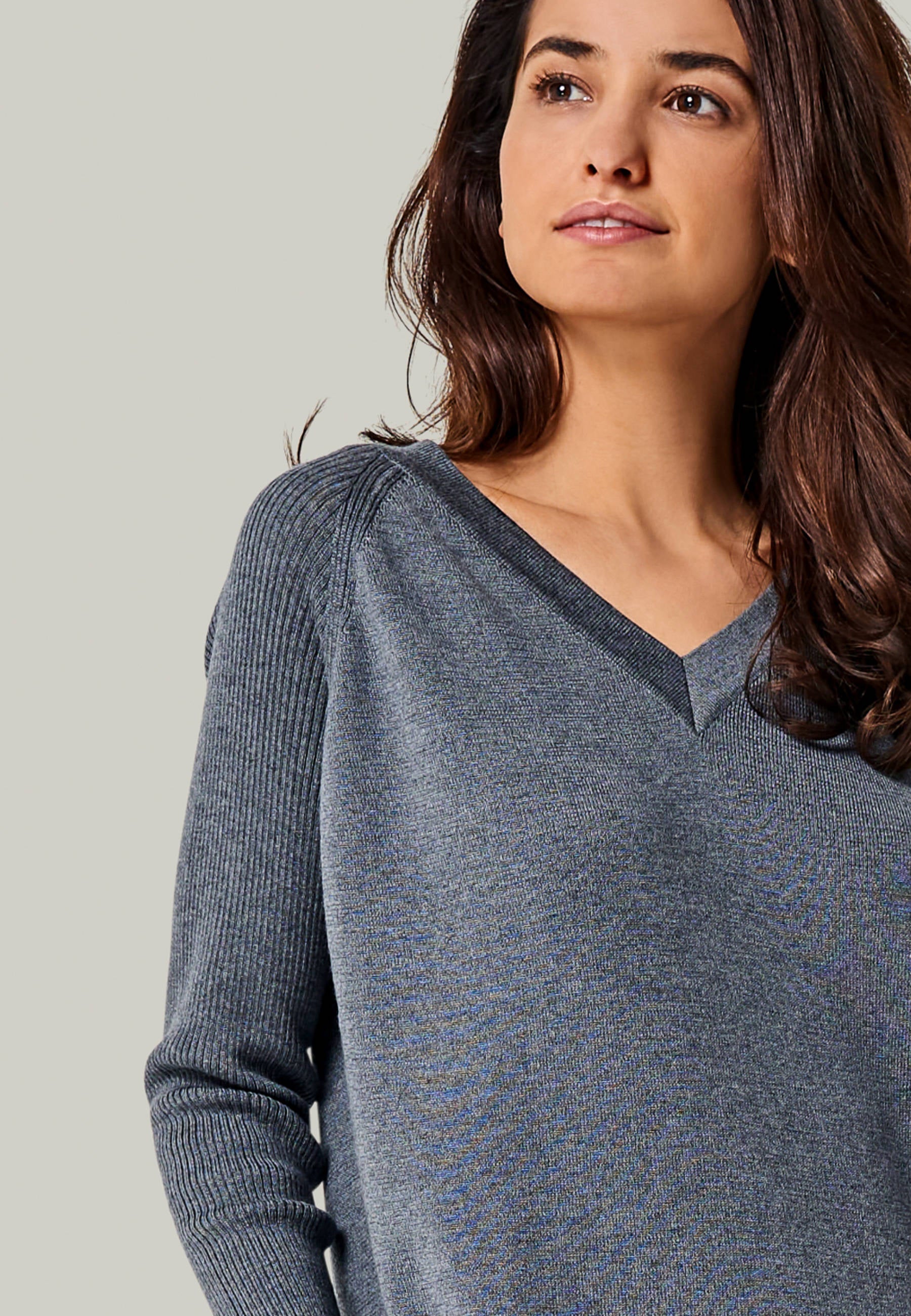 PULLOVER DORINA - Merino sweater with V-neck