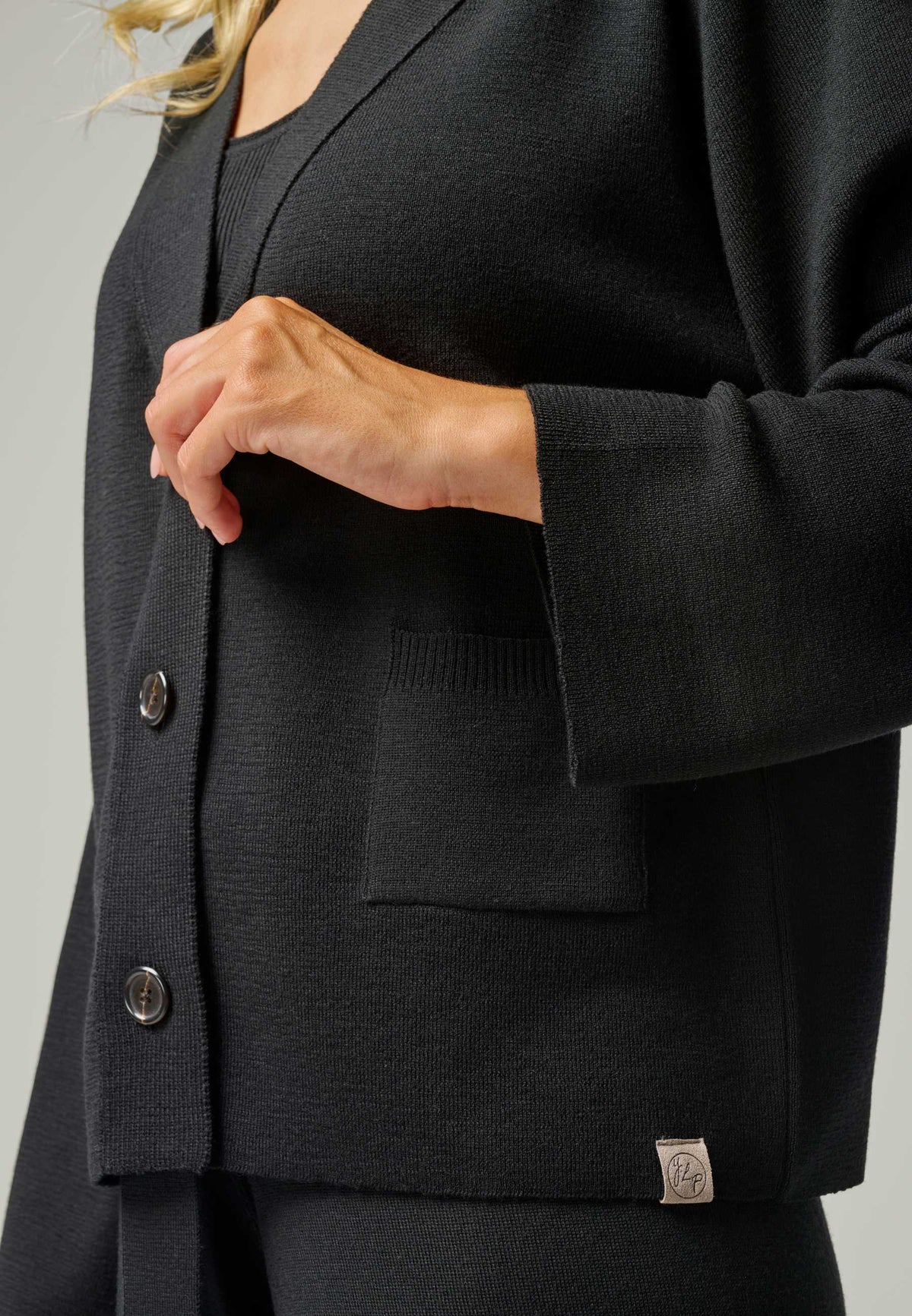 GIGI CARDIGAN - Short button-front cardigan