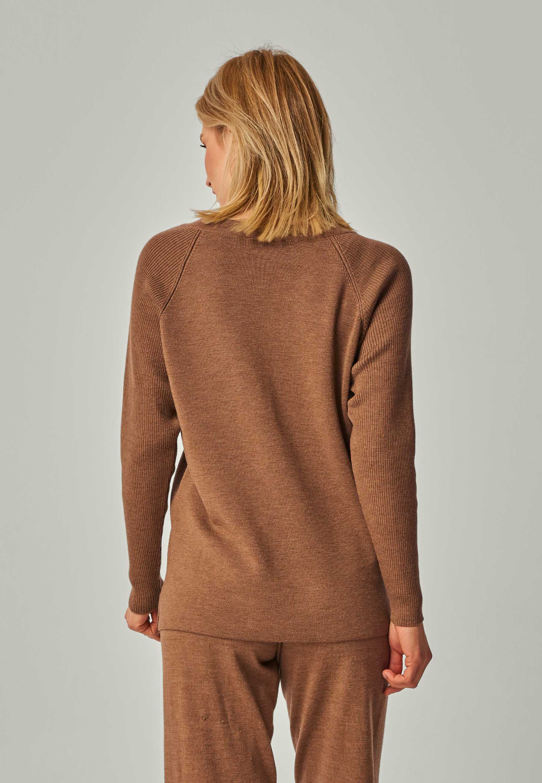 PULLOVER DORINA - Merino sweater with V-neck