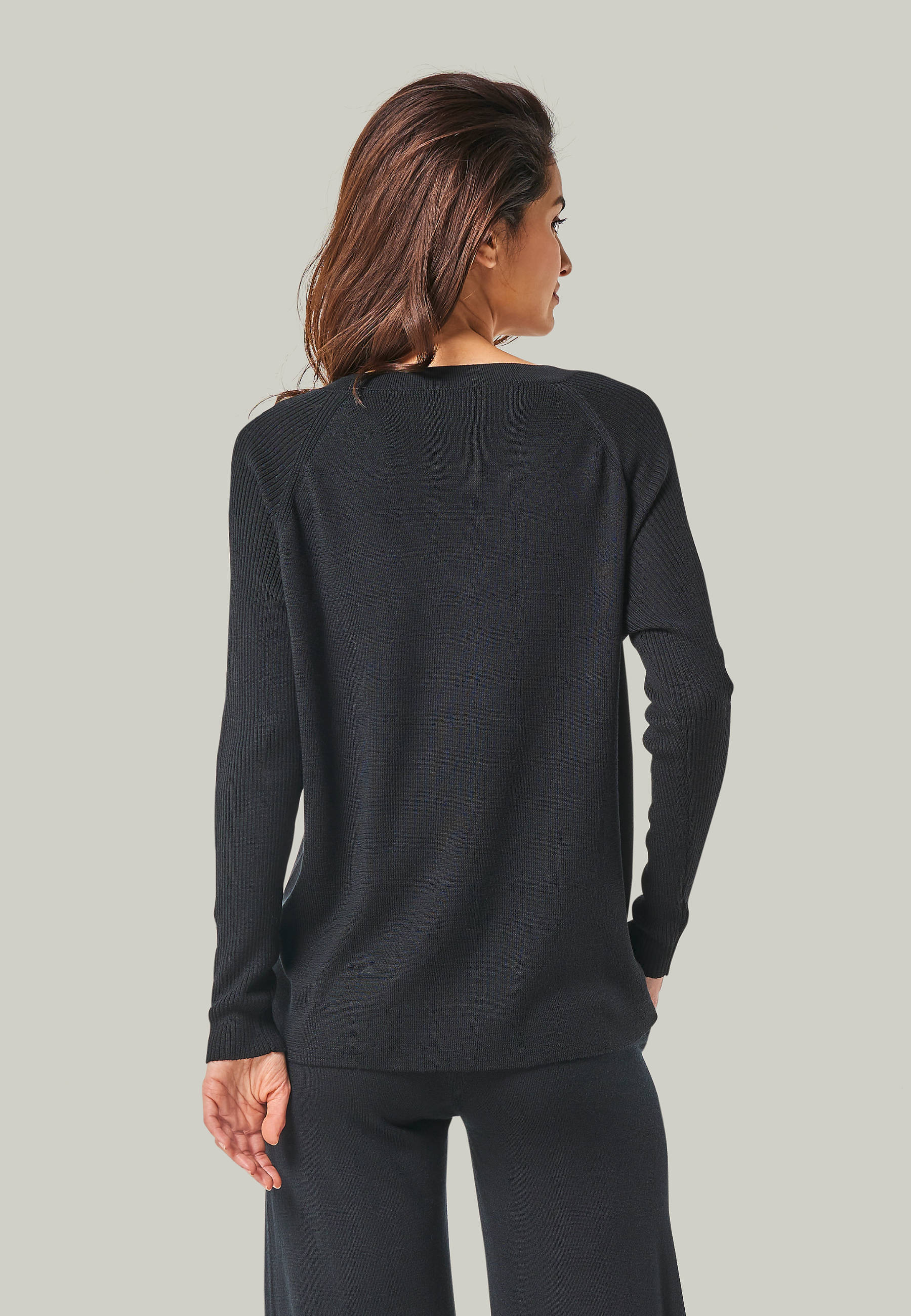 PULLOVER DORINA - Merino sweater with V-neck