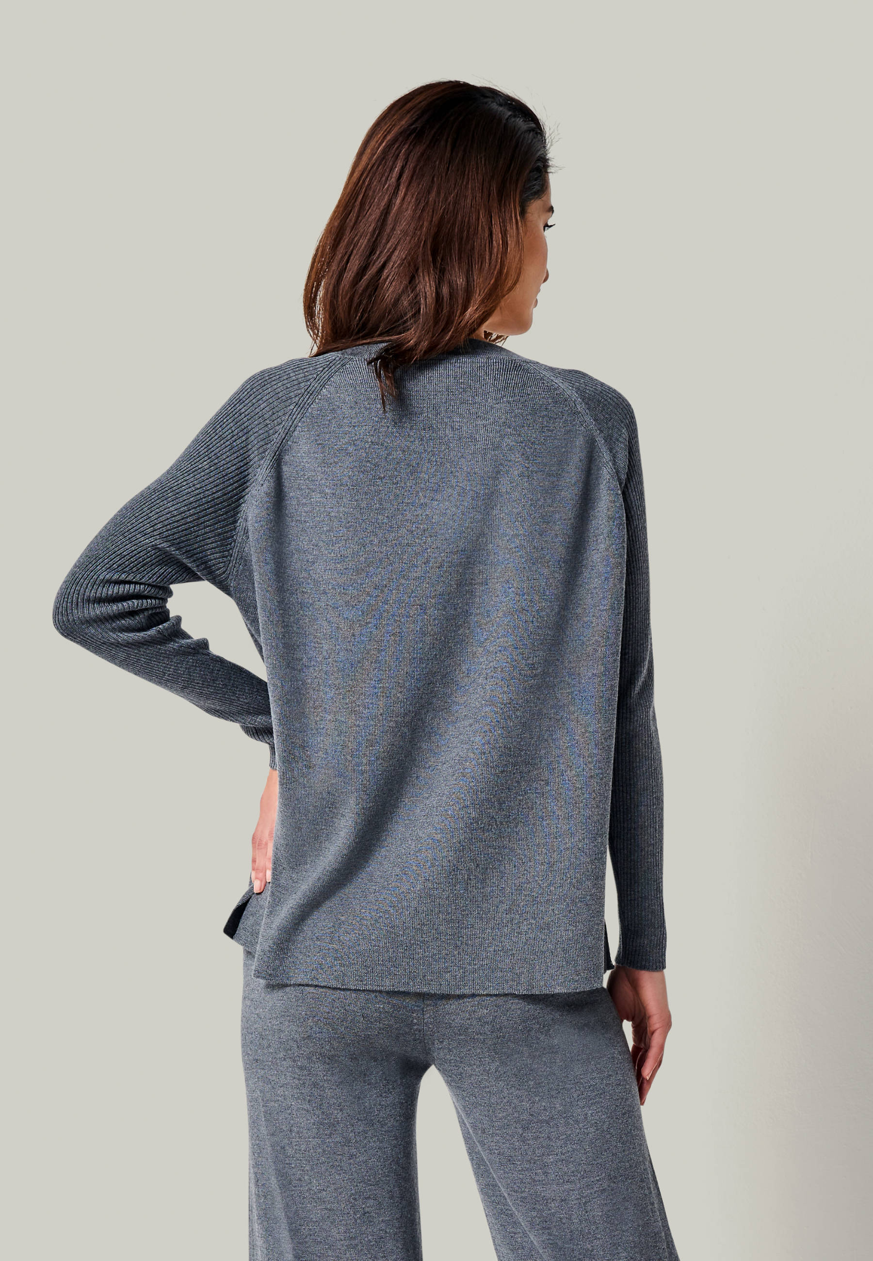 PULLOVER DORINA - Merino sweater with V-neck