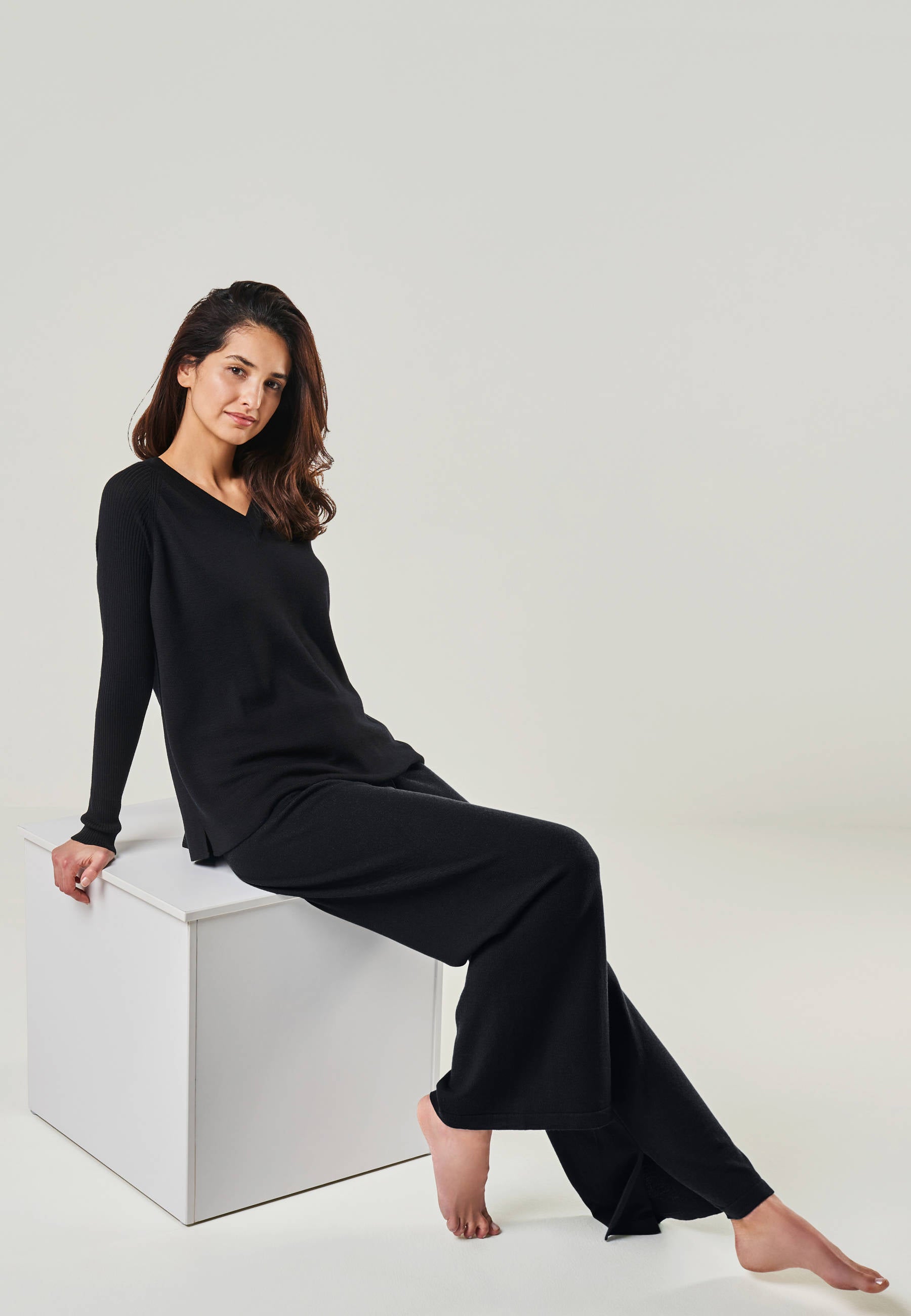 PULLOVER DORINA - Merino sweater with V-neck