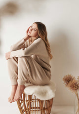 Nachhaltige Loungewear Mode mit Strickhose BLOSSOM in beige
