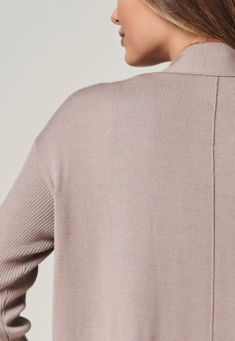 Strick-Cardigan in feiner Rippe, hier in mauve (rosa)