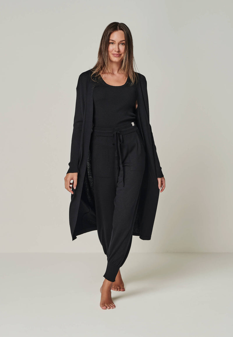 Langer Strickcardigan mit Taschen für Damen, aus Merino-Wolle, hier in schwarz