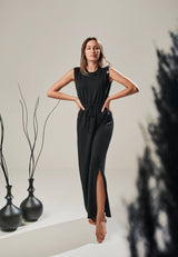 Schwarzes Strickkleid mit Schlitz aus unserer Merino-Kollektion