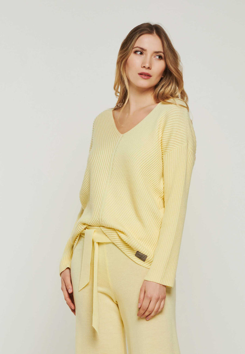 Nachhaltiger Merino Pullover im Damen Homewear Outfit